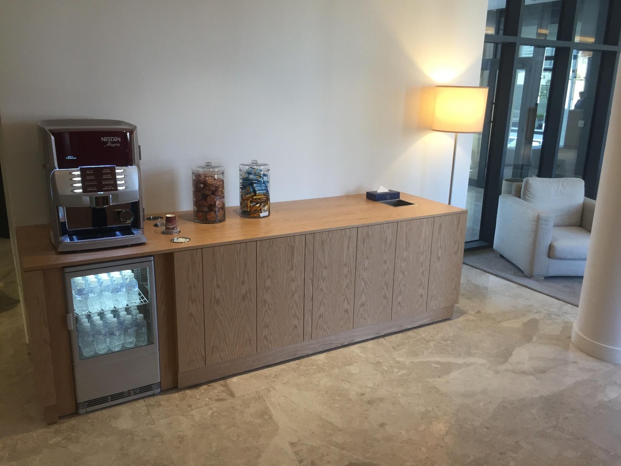 Delta Hotel Apartments Kuwait City Exterior foto A coffee station in a hotel