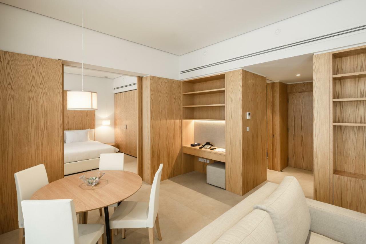 Delta Hotel Apartments Kuwait City Exterior foto A suite at The Park